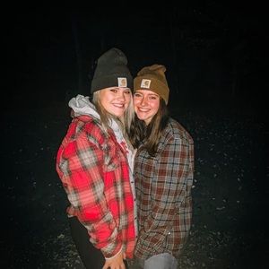 Meet your Poshers, Lindsey and Kendra